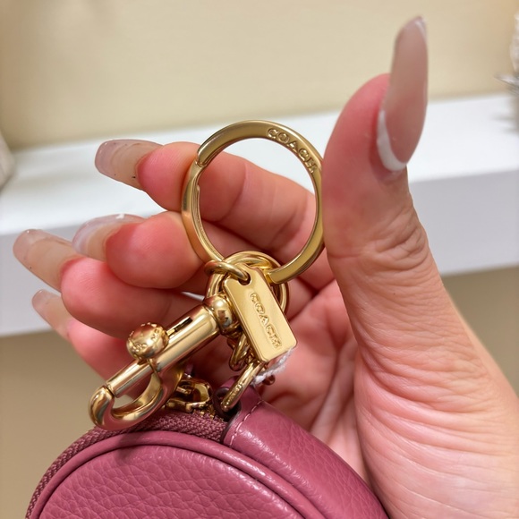 New Women's "COACH" Round Leather Case key Chain - Picture 5 of 5